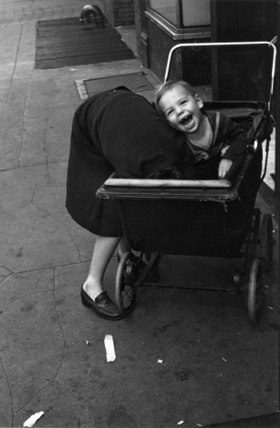 Helen Levitt, New York City, 1940