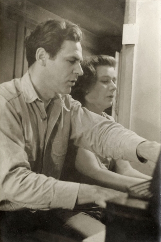 Helen Levitt James and Mia Agee, 1945